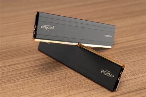 What crucial ‘first five minutes’ advice do game beginner guides often omit?