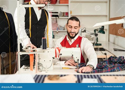 How to tailor beginner guides for players new to gaming vs. new to a specific game?