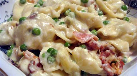 Simple Creamy Tortellini Alfredo Recipe - Flavorite