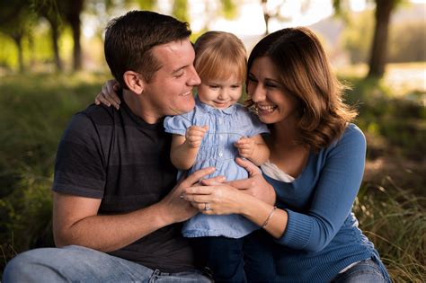 The Complete Guide to Family Portrait Photography – 50 Photo Tips