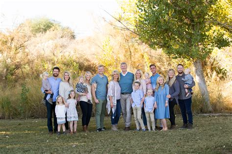 Extended family portrait session in blue, jeans, khakis, pink. Gilbert ...