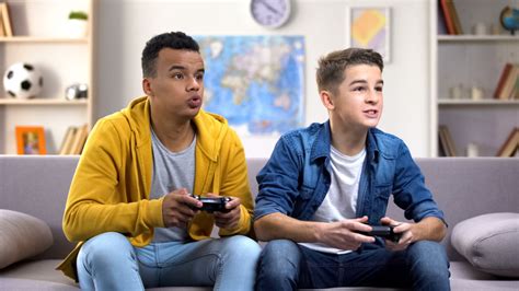 Parent Tips for Gaming &amp; Social Media Addicts | The Ross Center