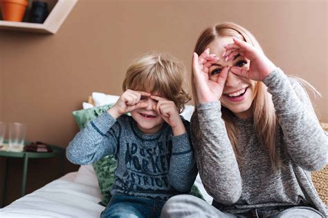 7 Ways to Build a Happy Family And Be a Playful Parent