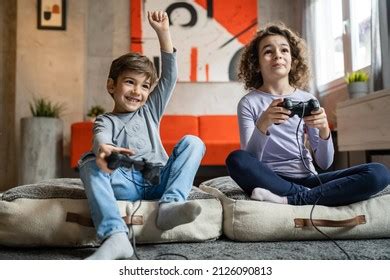 6,476 Videogame Kids Images, Stock Photos, 3D objects, & Vectors ...