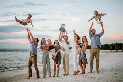 The 55 Most Stunning Family Photos of 2021! | Extended family pictures ...