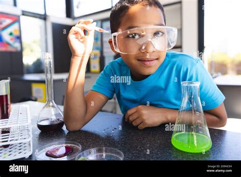 Science inquiry classroom hi-res stock photography and images - Alamy