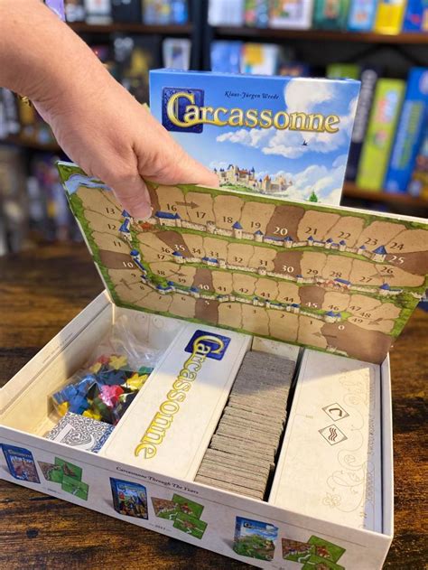 CARCASSONNE: BOARD GAME REVIEW