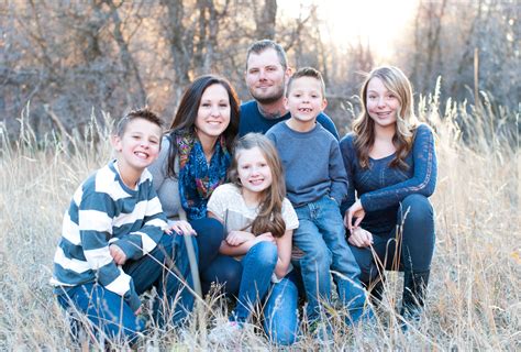 Family picture ideas, family pictures, family photography, fall family ...