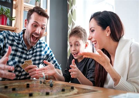 family playing board game - MamaMag