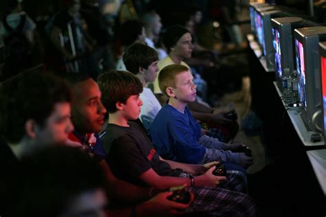 Online Gaming Helps Kids Do Better In School, Social Media Doesn’t ...