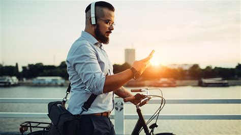 When and Where People Are Listening to Podcasts Most in the United States