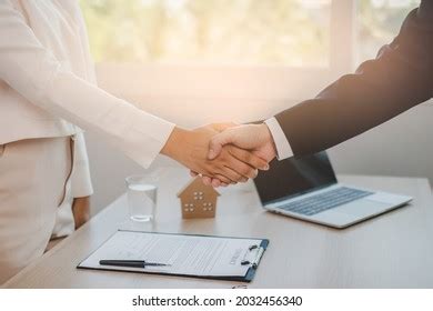 1,435 Landlord Shake Hands Images, Stock Photos, 3D objects, & Vectors ...