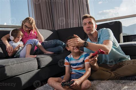 Happy family playing a video game 10798199 Stock Photo at Vecteezy