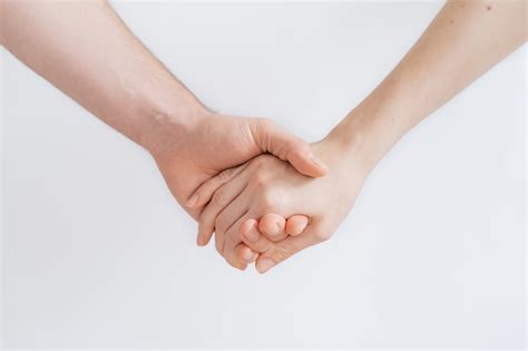 Picture Of Couple Holding Hands - Infoupdate.org