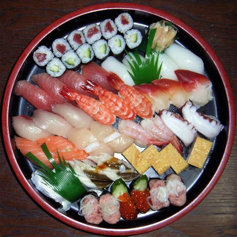 File:Sushi platter.jpg - Wikimedia Commons