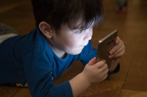 How Do Infants Interact with Screens? | Child &amp; Family Blog