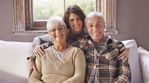 More young Americans 'living with parents' - BBC News