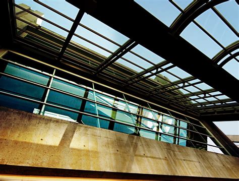 How to structure game beginner guides so new players grasp complex mechanics without feeling overwhelmed?