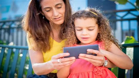 Choosing age-appropriate games: How to use ratings effectively?