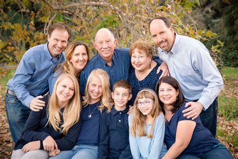 Large Family Portraits, Large Family Poses, Big Family Photos, Family ...