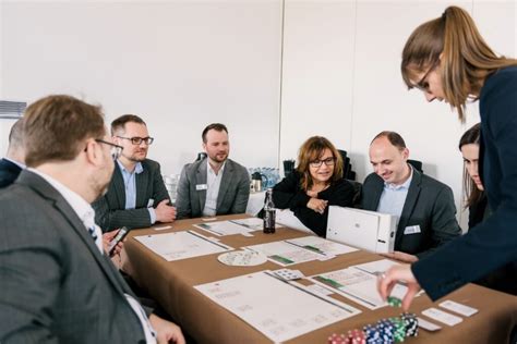 Playfully Experience How Resource Management Can Succeed